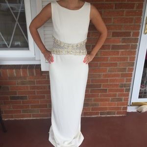 🎉HP🎉Pamella Roland Beaded Gown